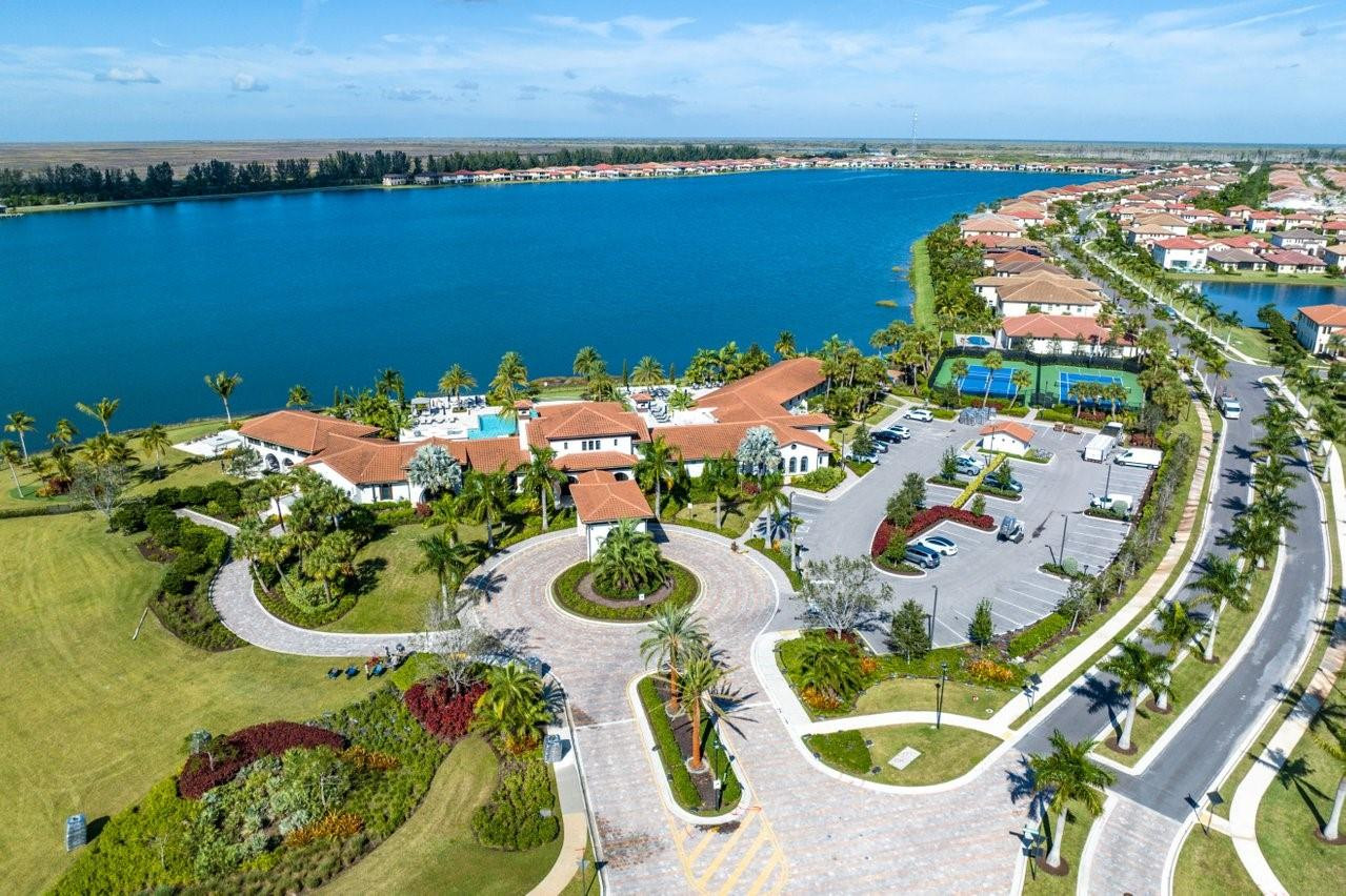 11905 N Baypoint Cir