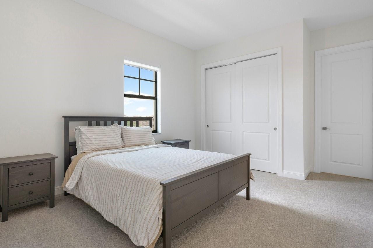 11905 N Baypoint Cir