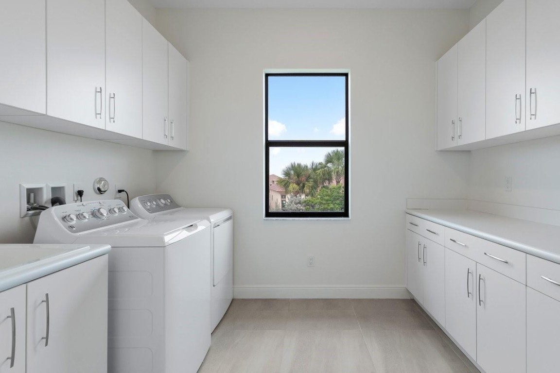 11905 N Baypoint Cir