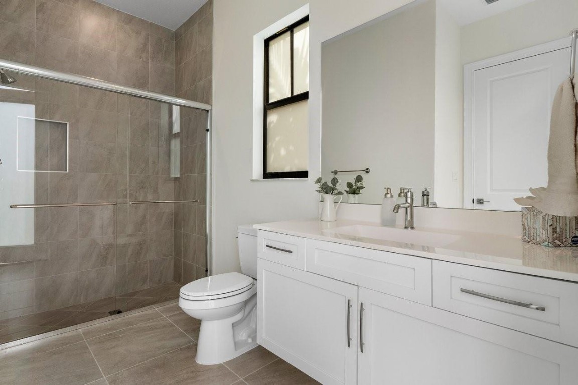 11905 N Baypoint Cir