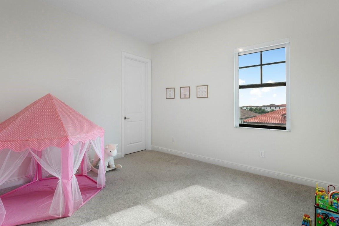 11905 N Baypoint Cir