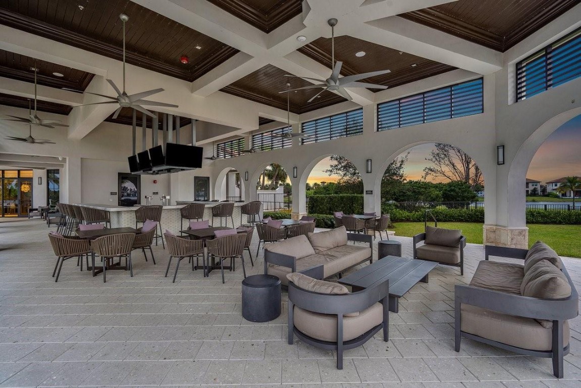 11905 N Baypoint Cir