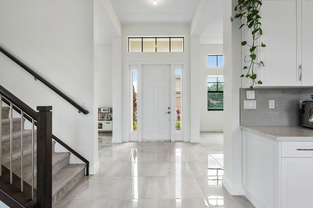 11905 N Baypoint Cir