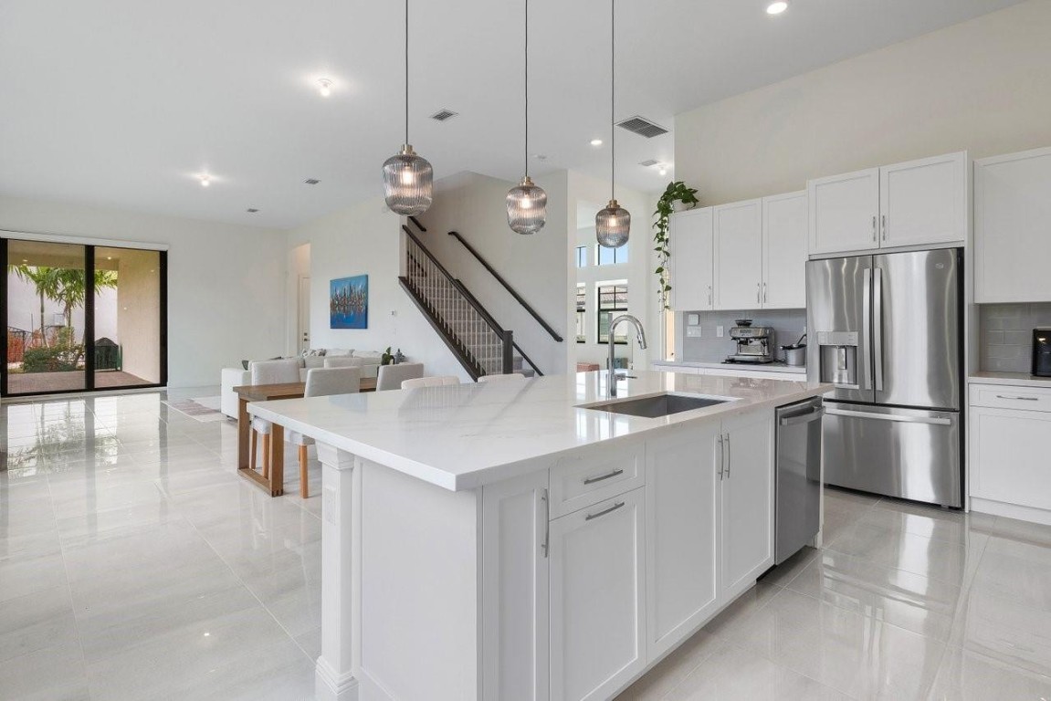 11905 N Baypoint Cir