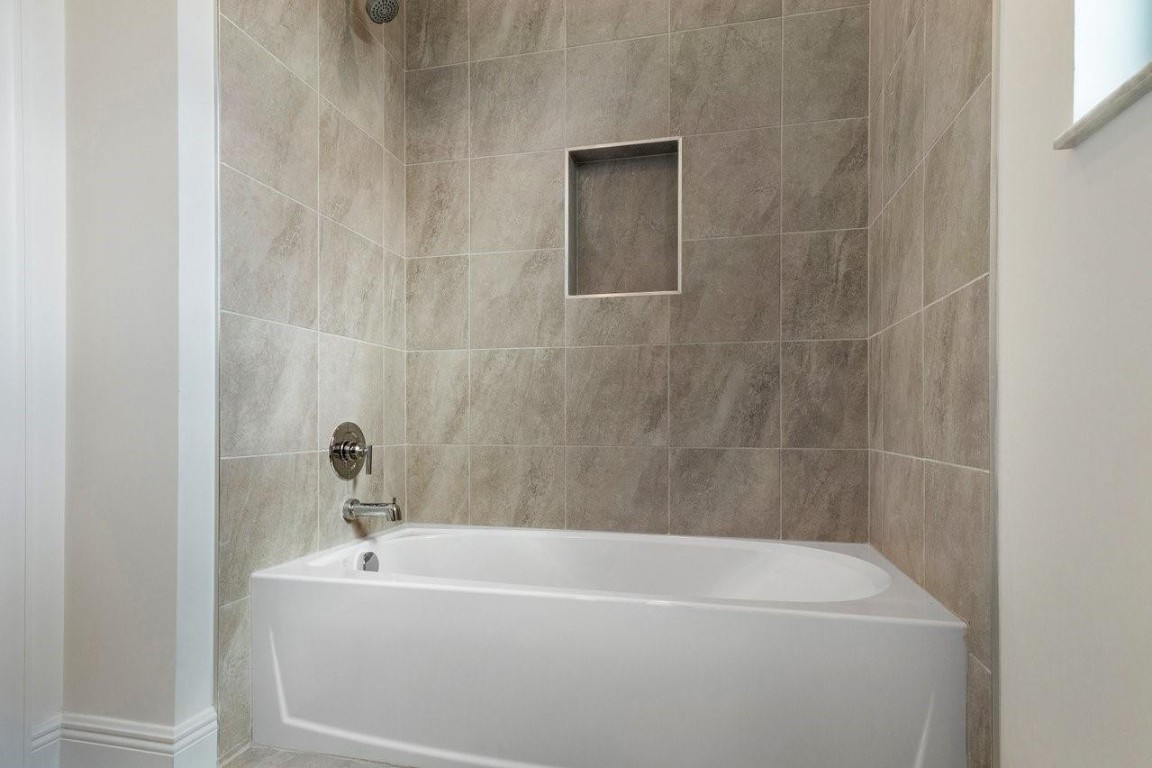 11905 N Baypoint Cir