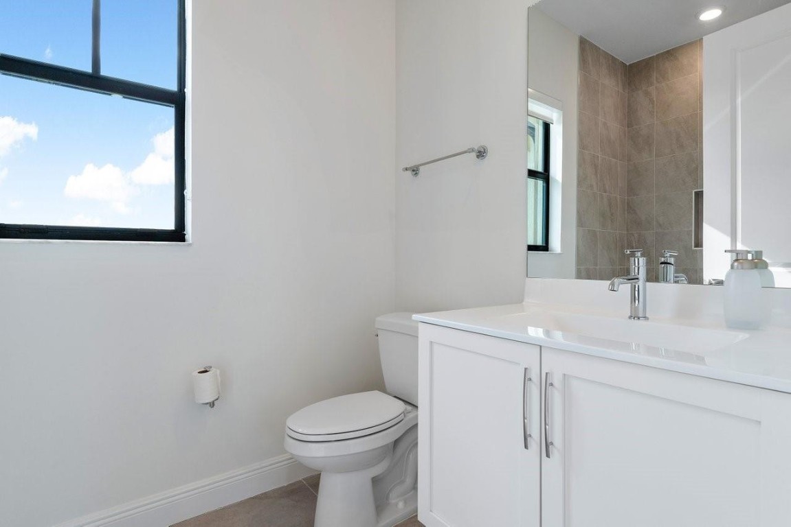 11905 N Baypoint Cir