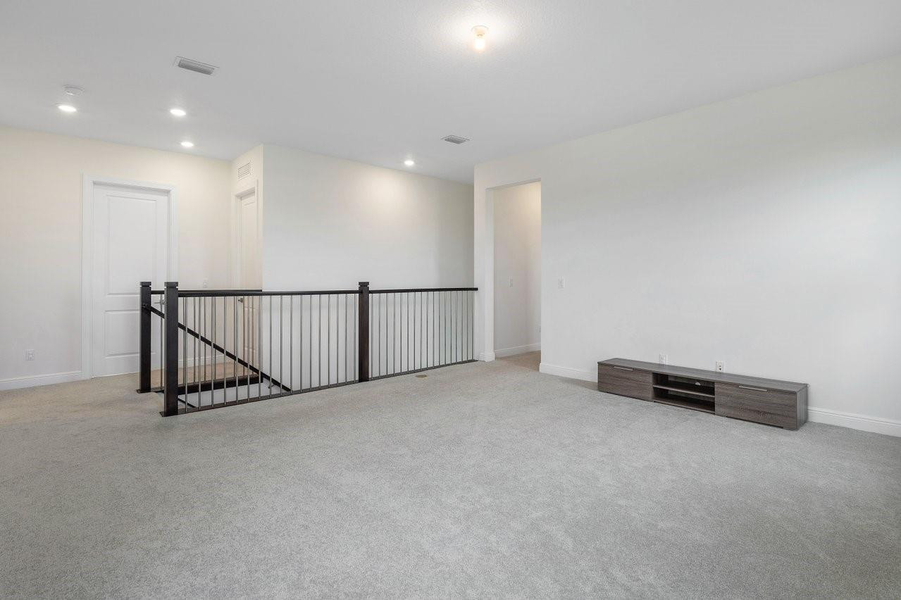 11905 N Baypoint Cir