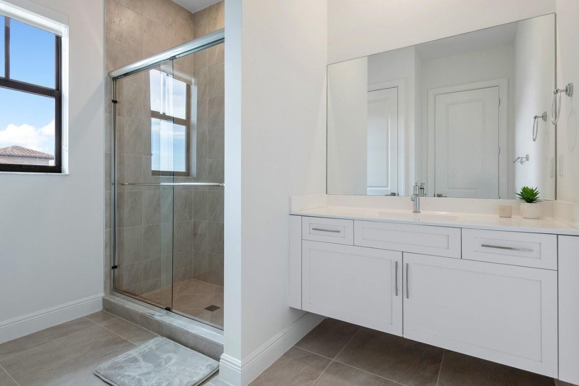 11905 N Baypoint Cir