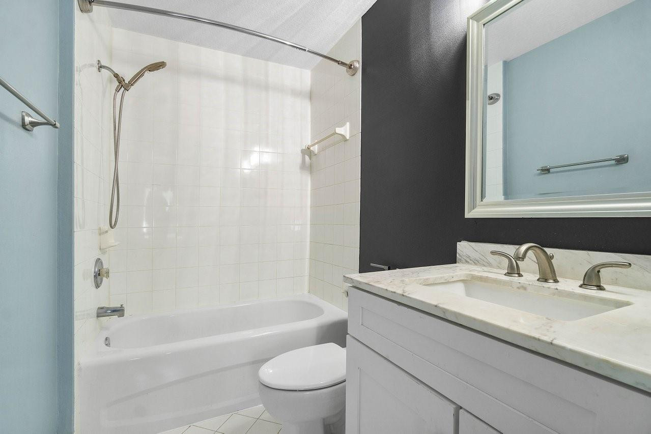 3504 Briar Bay Blvd 204