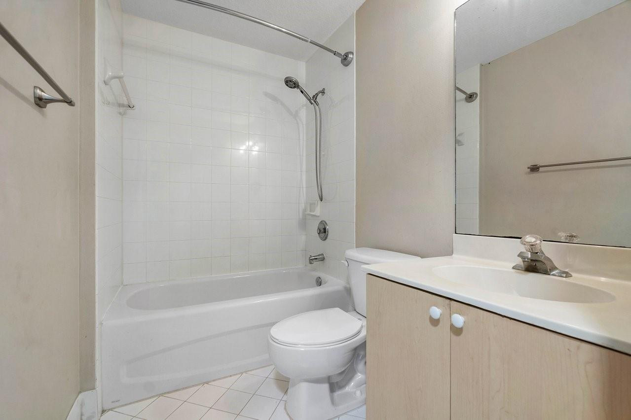 3504 Briar Bay Blvd 204