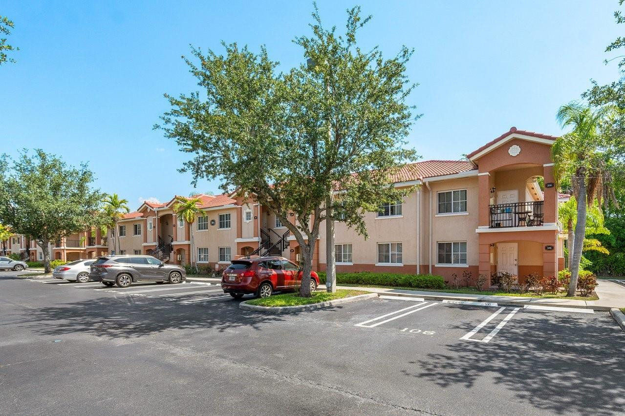 3504 Briar Bay Blvd 204