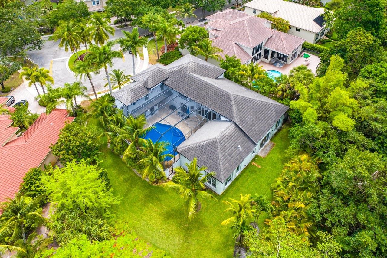 7136 NW 70th Manor