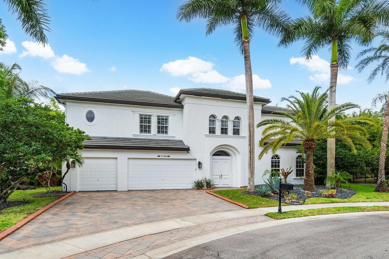 7136 NW 70th Manor
