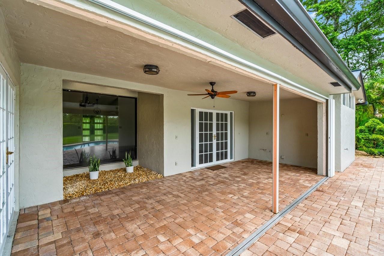 5966 NW 77th Ter