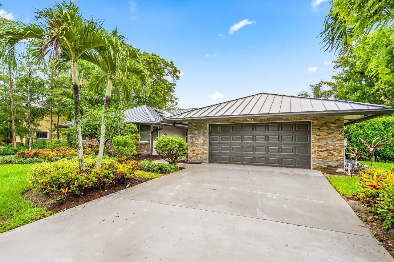 5966 NW 77th Ter