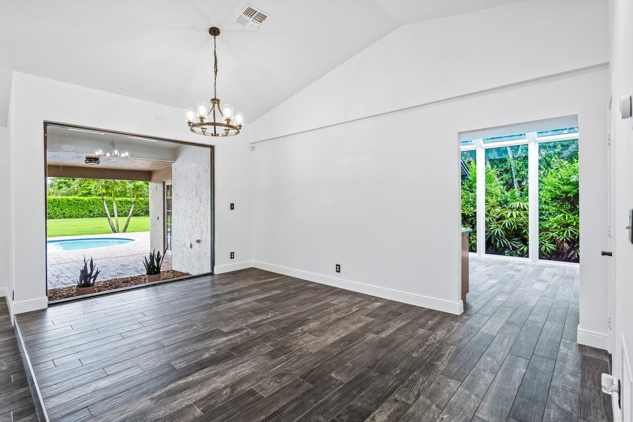 5966 NW 77th Ter