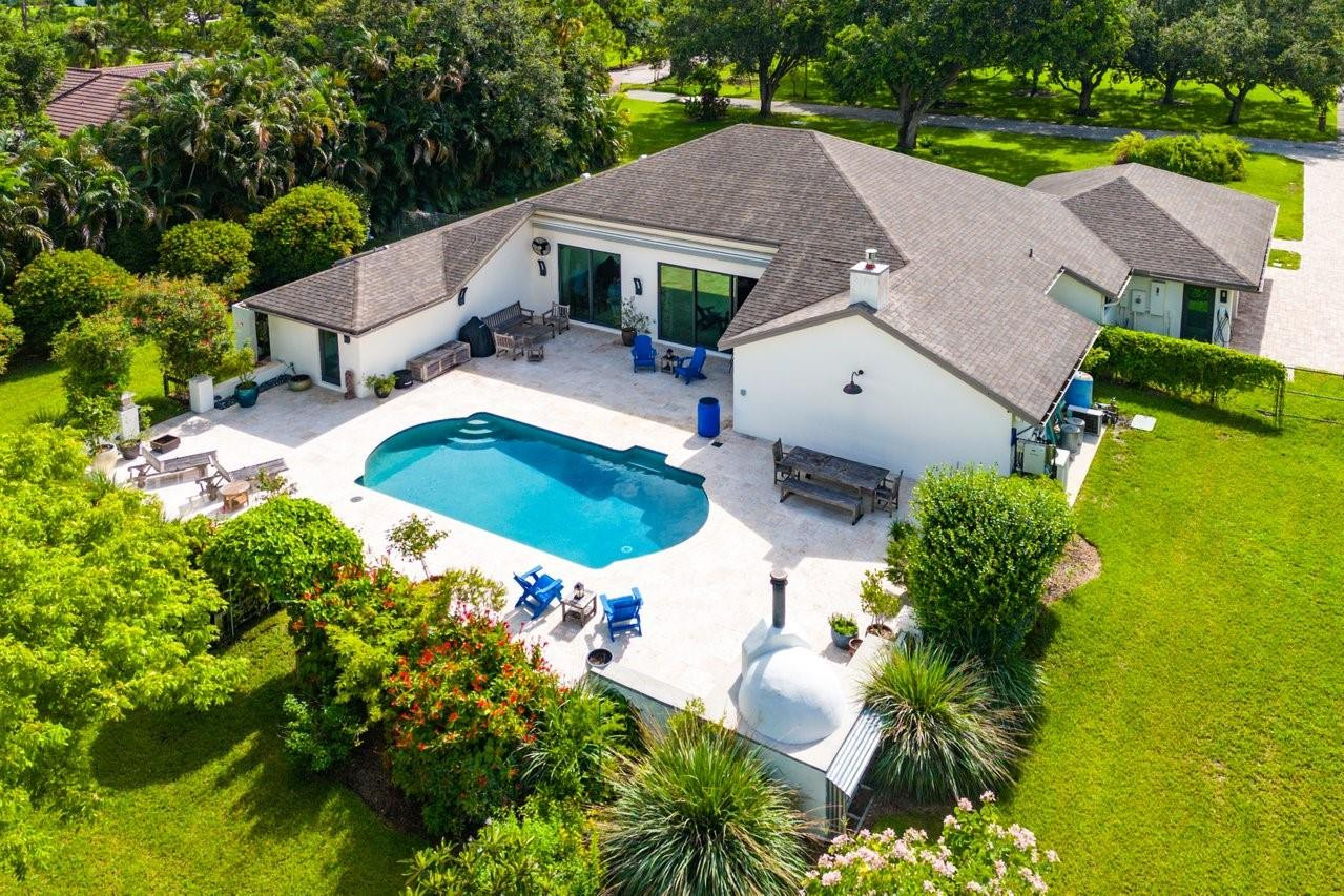 6183 NW 74th Ter
