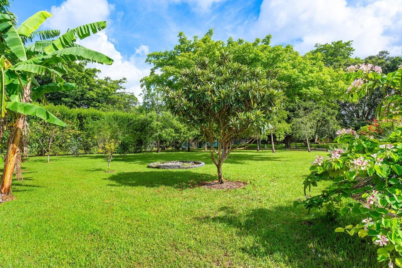 6183 NW 74th Ter