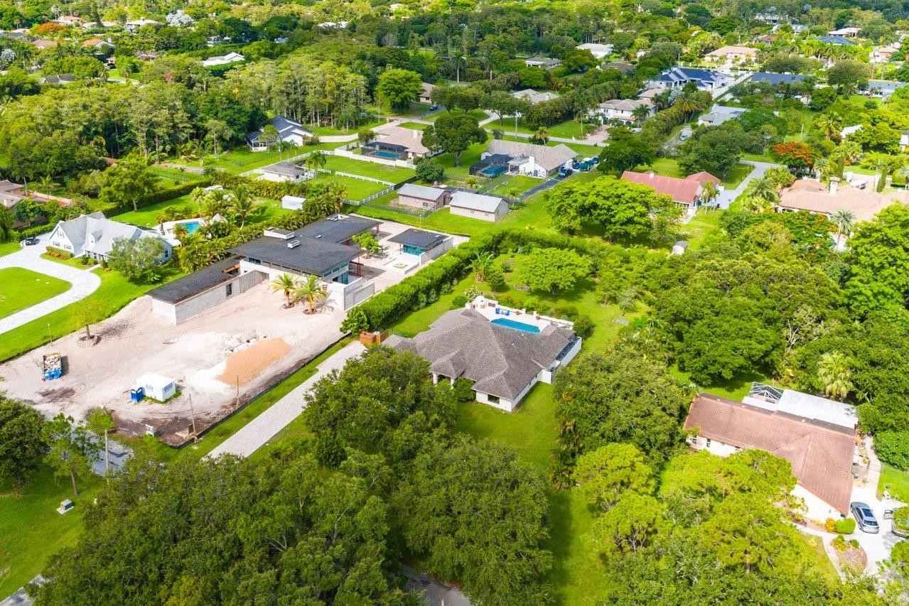 6183 NW 74th Ter