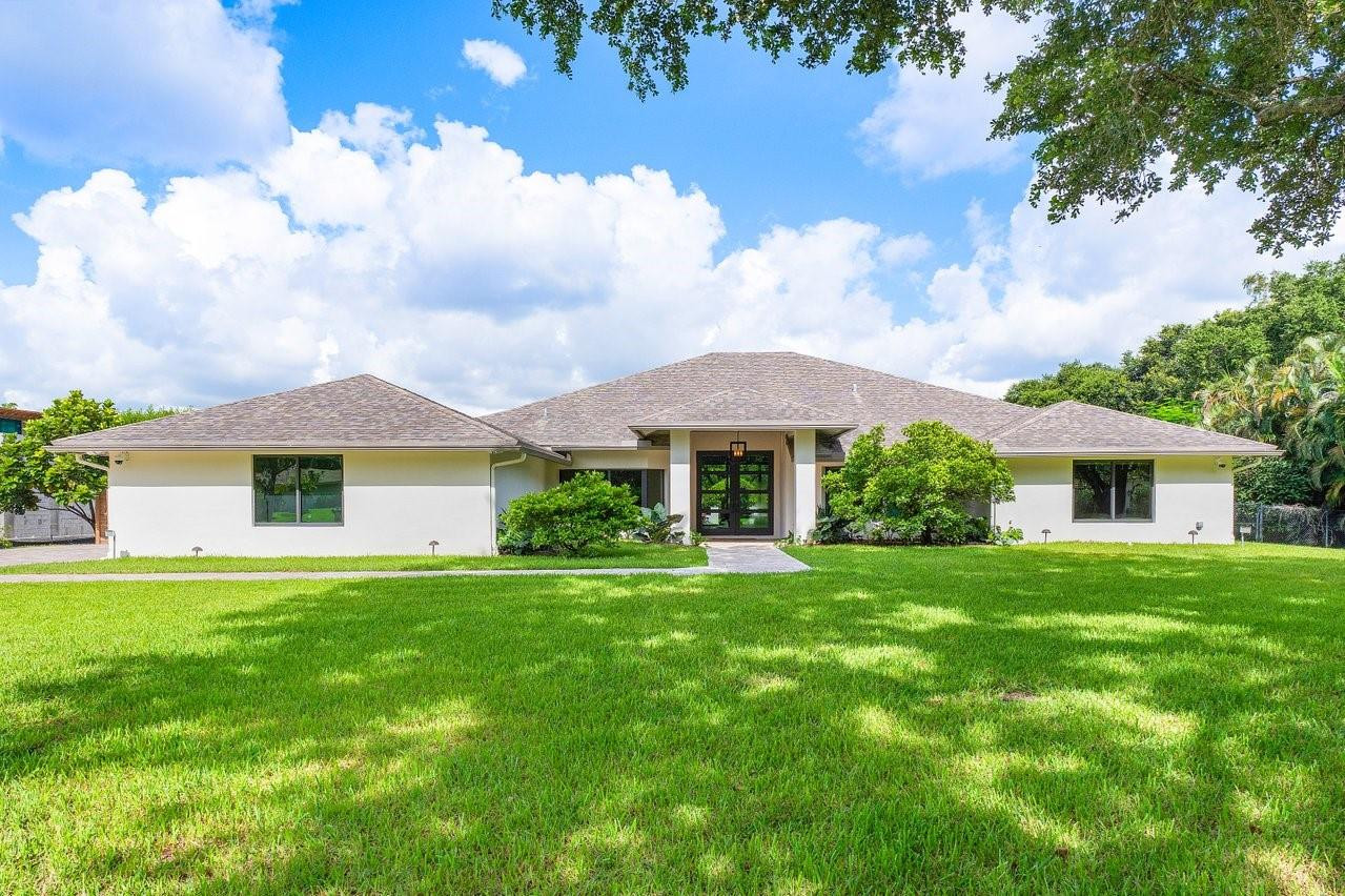 6183 NW 74th Ter