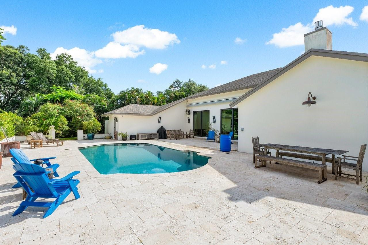 6183 NW 74th Ter