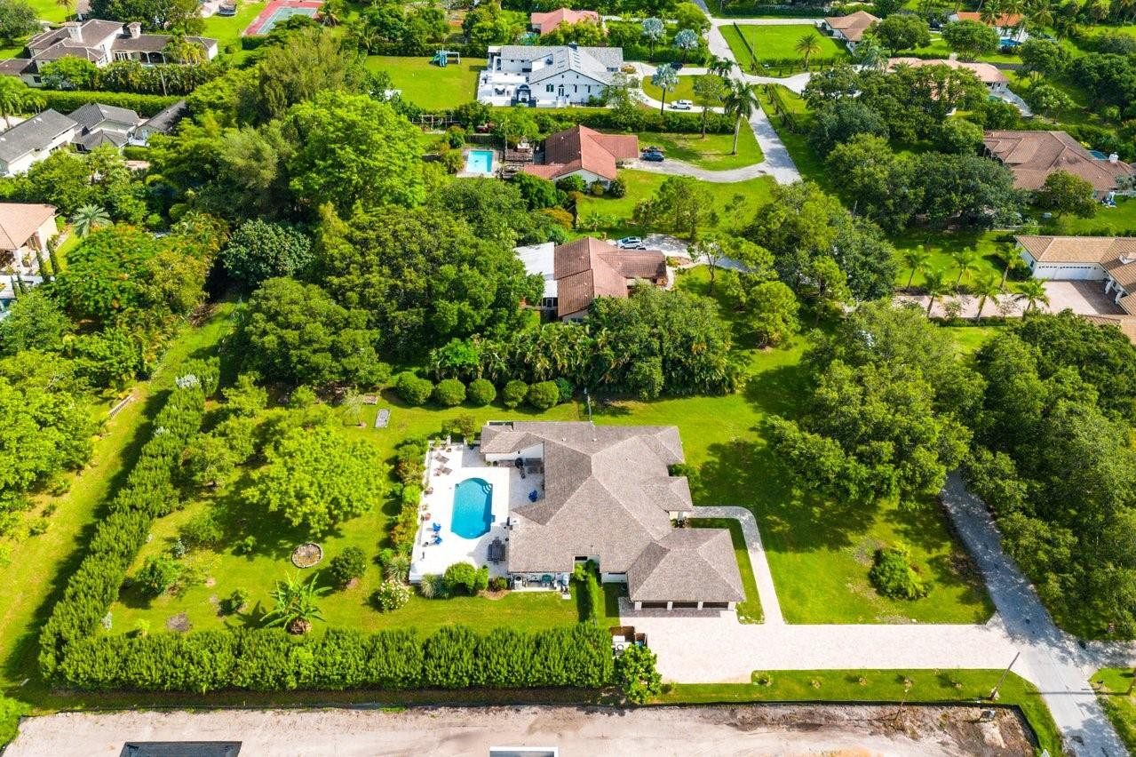 6183 NW 74th Ter