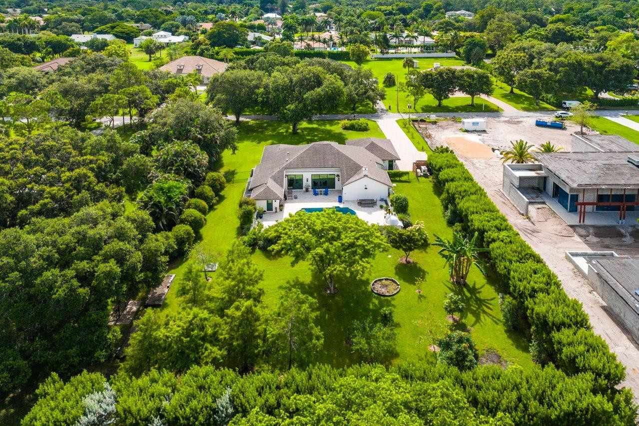 6183 NW 74th Ter