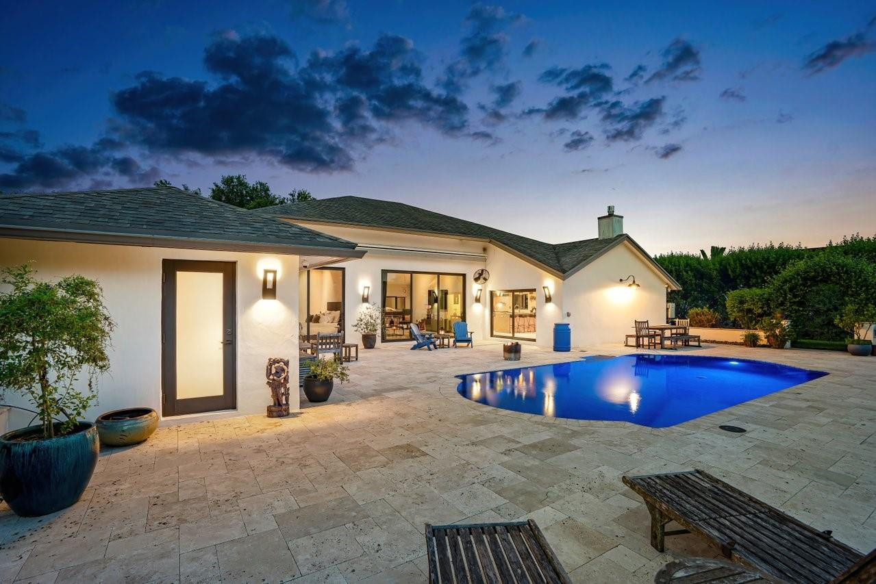 6183 NW 74th Ter
