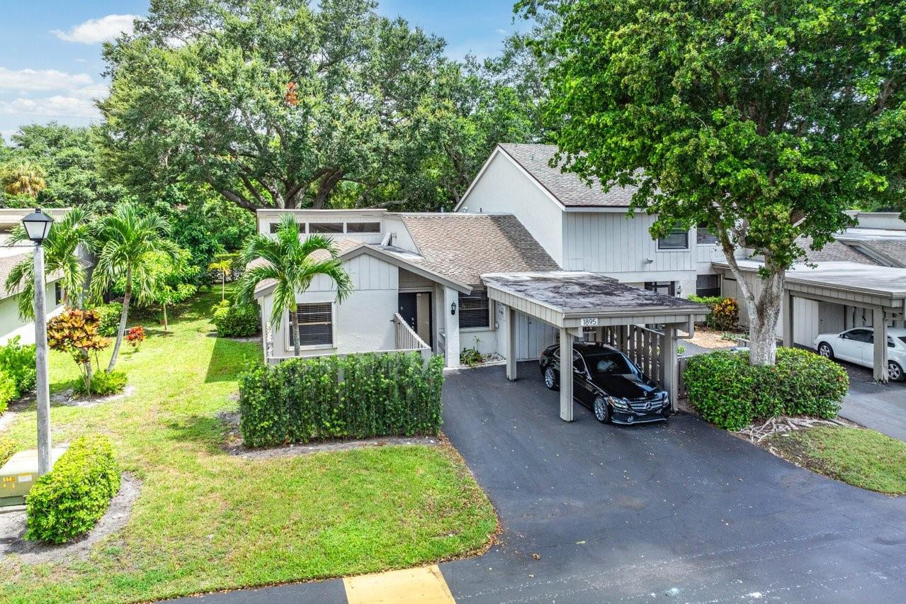 1895 Deer Creek Wildwood Ln N 1895