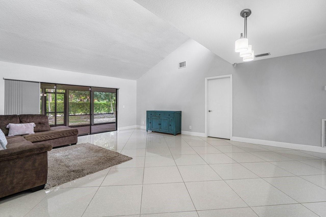 1895 Deer Creek Wildwood Ln N 1895