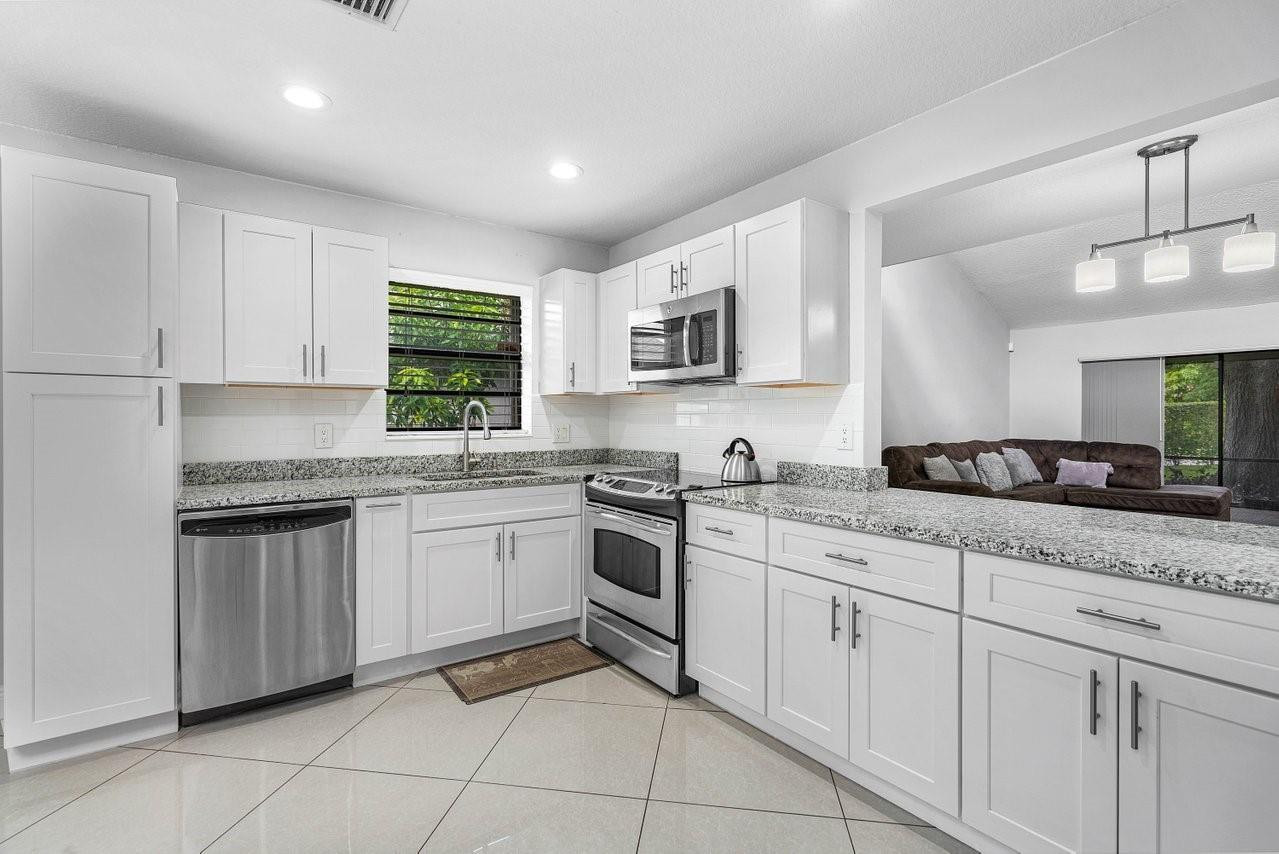 1895 Deer Creek Wildwood Ln N 1895