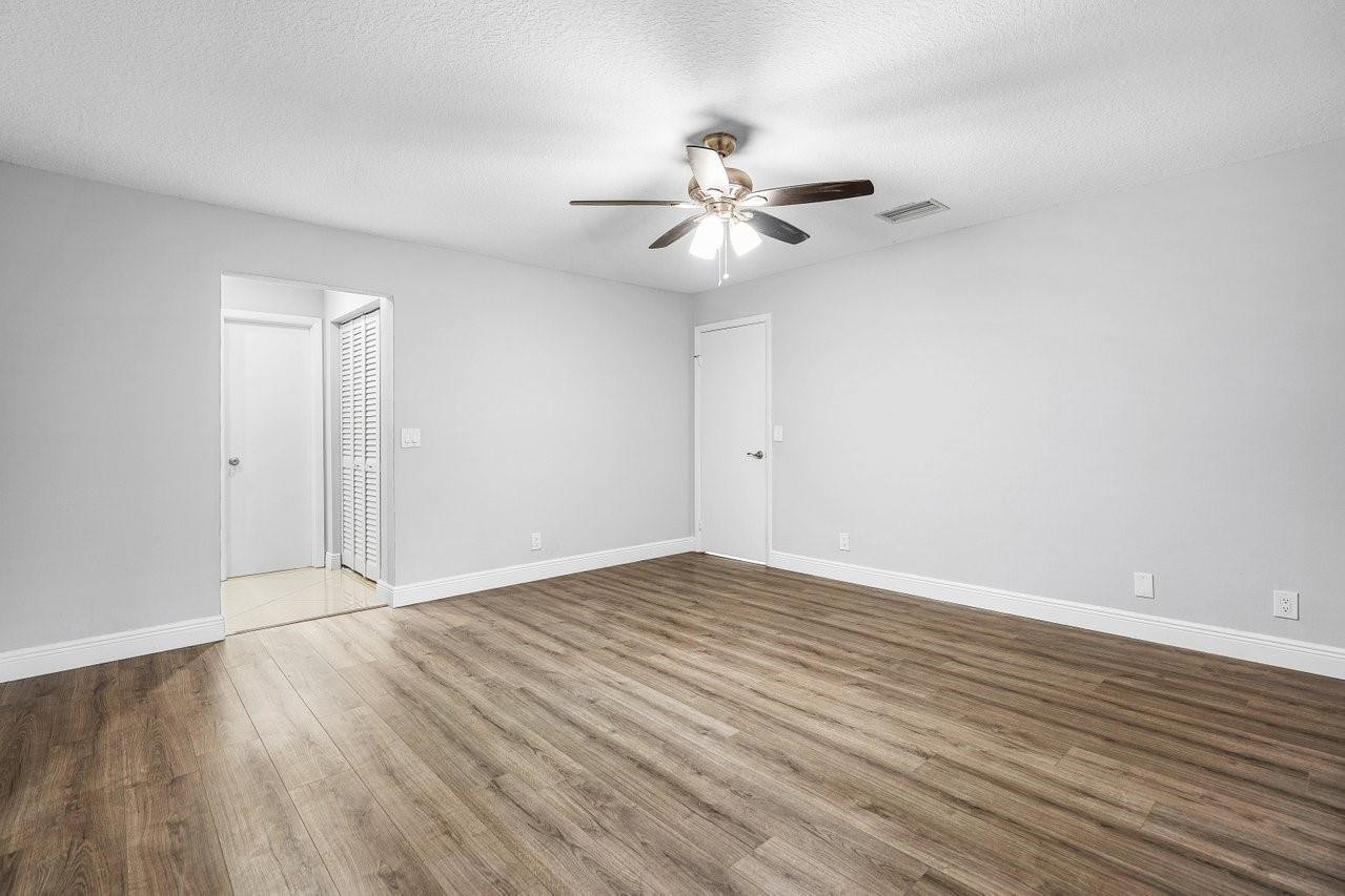 1895 Deer Creek Wildwood Ln N 1895