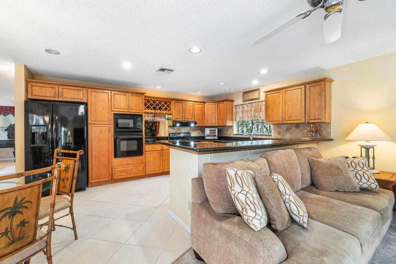 12133 Classic Dr