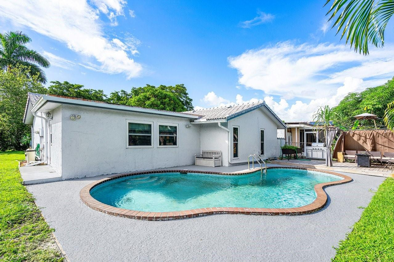 1235 NW 87th Ave
