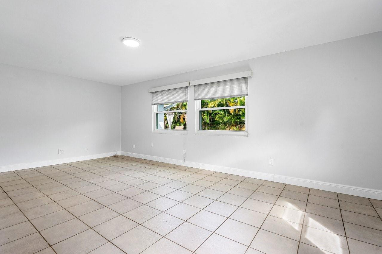 1235 NW 87th Ave