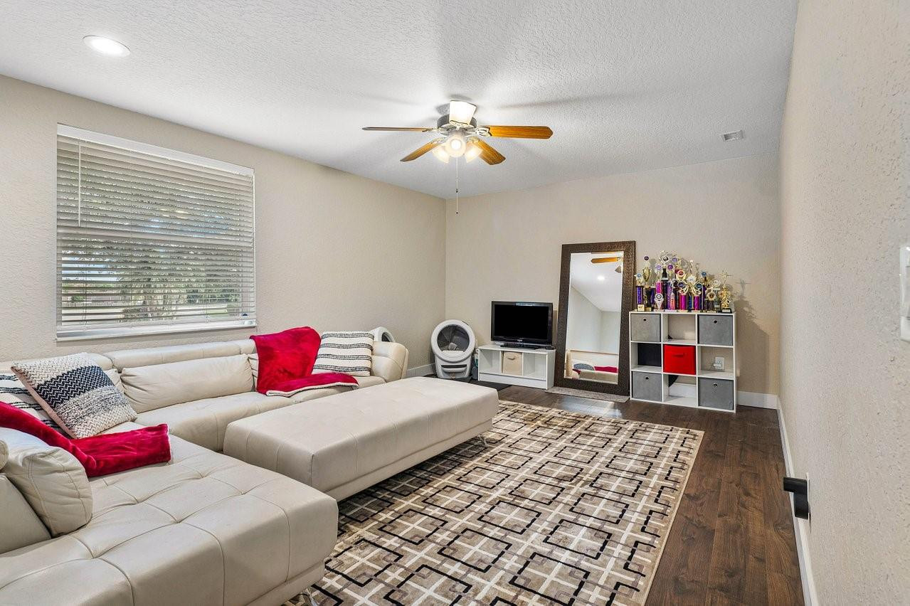 7882 NW 62nd Terrace