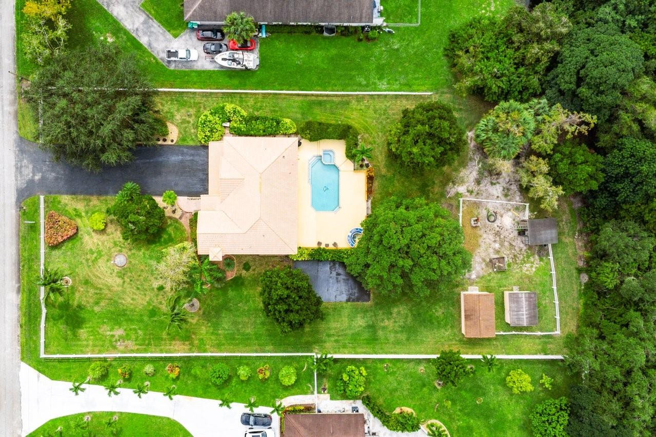 5811 NW 80th Ter