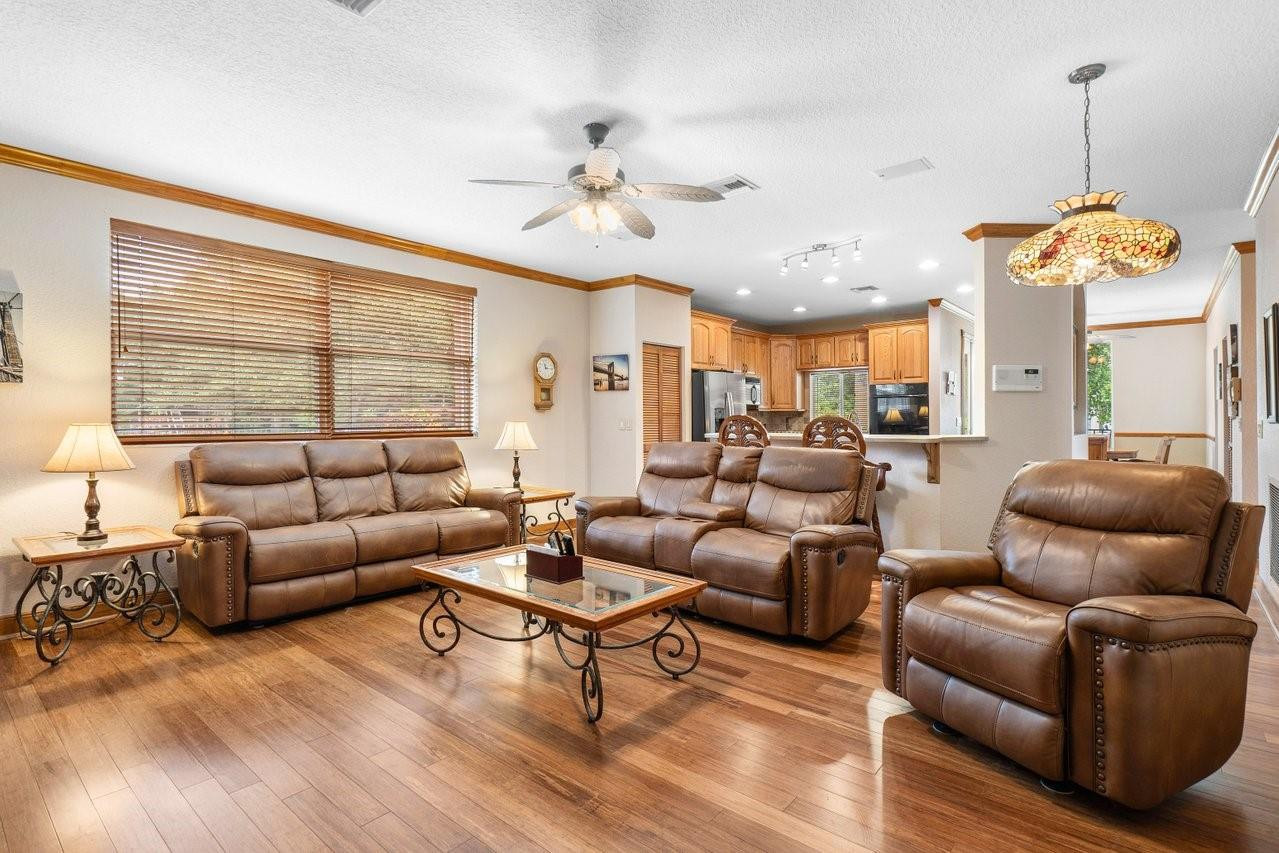5811 NW 80th Ter