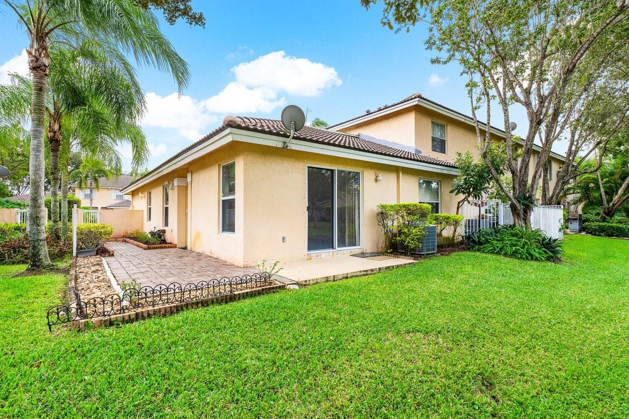 8947 NW 53rd St