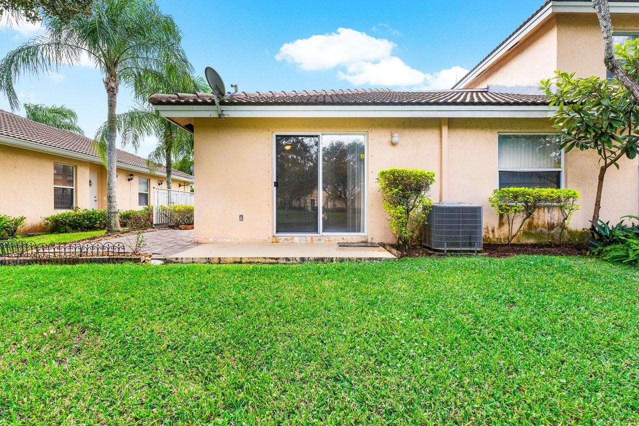 8947 NW 53rd St