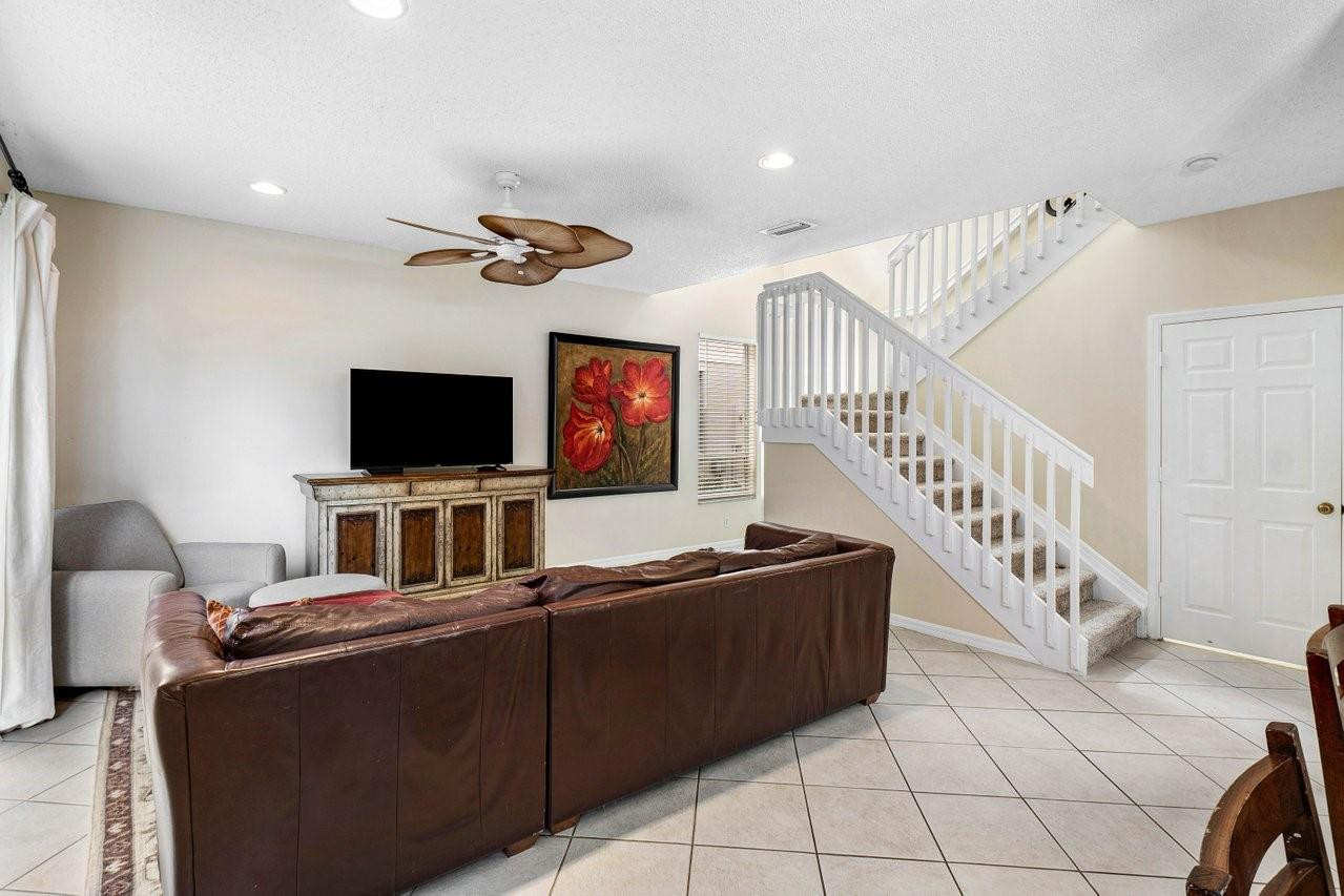 3652 Asperwood Cir