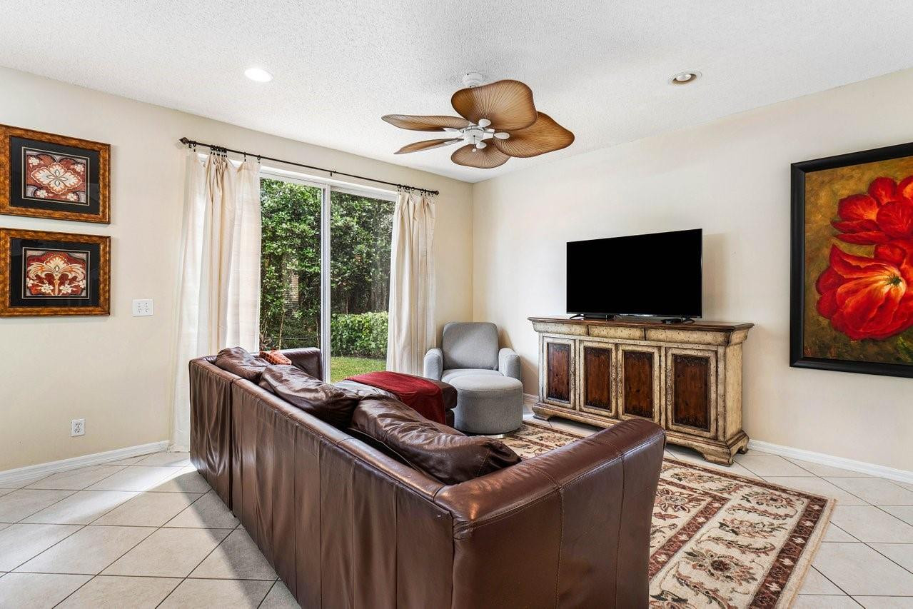 3652 Asperwood Cir