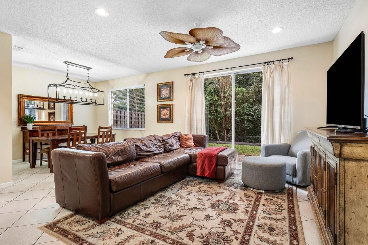 3652 Asperwood Cir