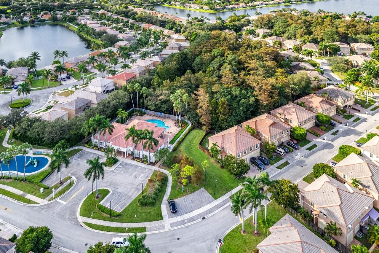 3652 Asperwood Cir
