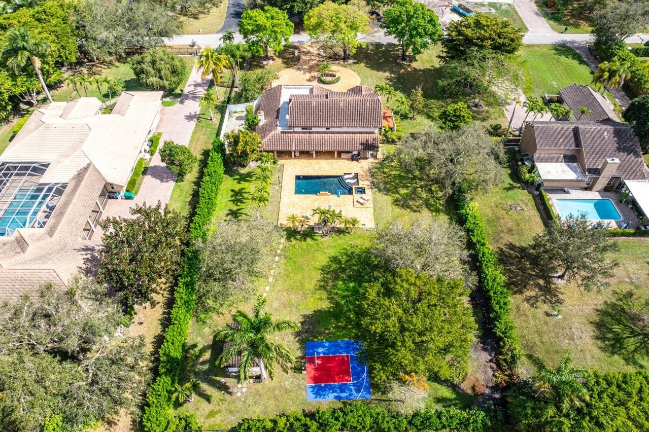6335 NW 75th Way