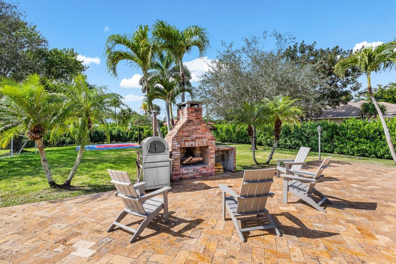 6335 NW 75th Way