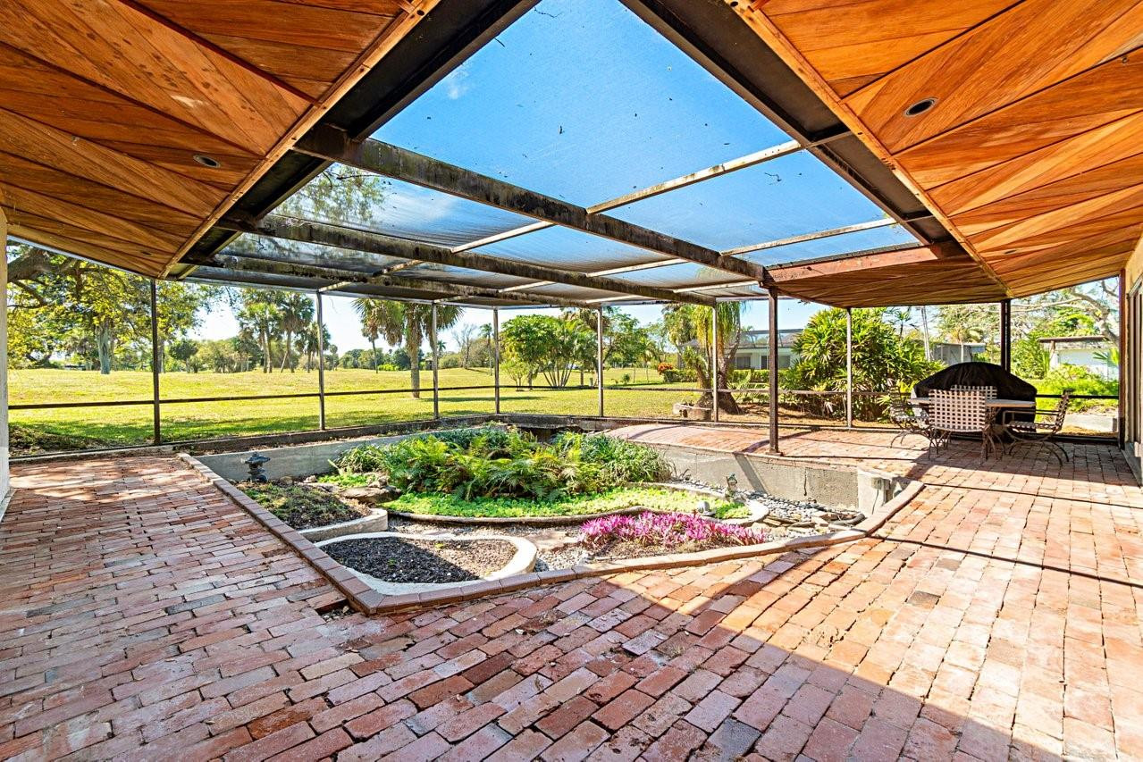 5505 Red Oak Cir