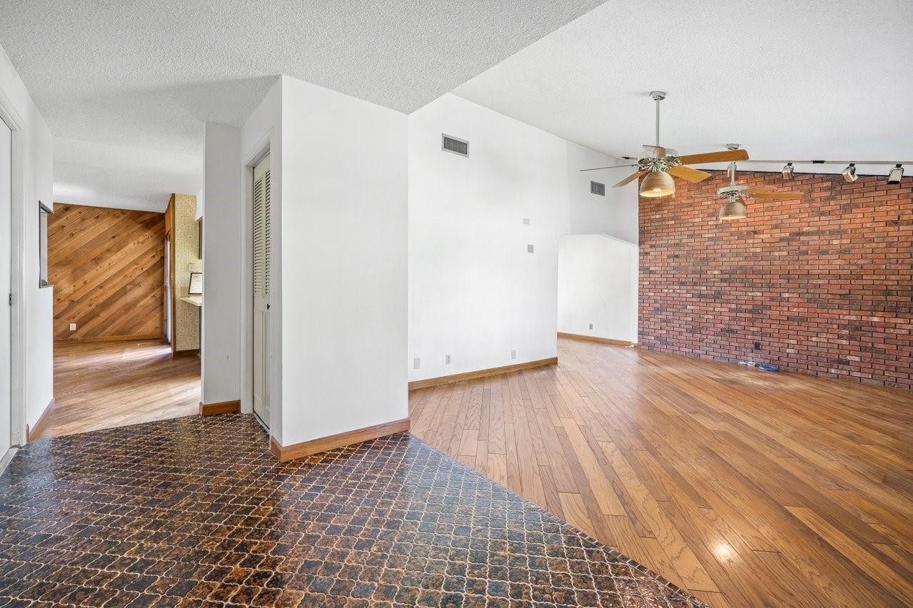 5505 Red Oak Cir