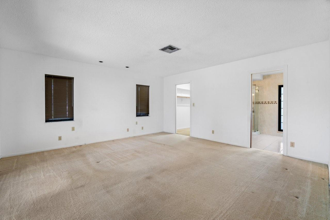 5505 Red Oak Cir
