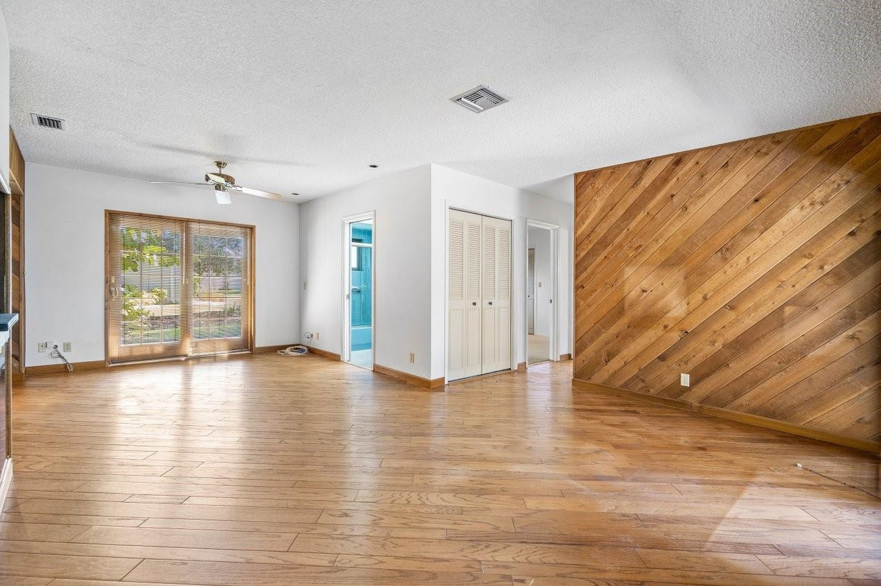 5505 Red Oak Cir